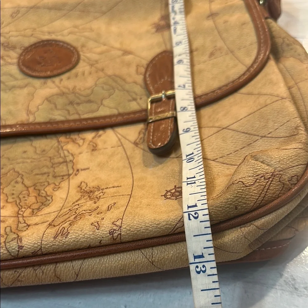 The Columbus Collection by Bagoda VTG Leather Messenger Bag